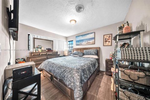 Villa ou maison à vendre à Miami Gardens, Floride: 3 chambres, 138.98 m2 № 1933137 - photo 12