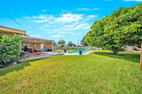 Villa ou maison à vendre à Miami Gardens, Floride: 3 chambres, 138.98 m2 № 1933137 - photo 23