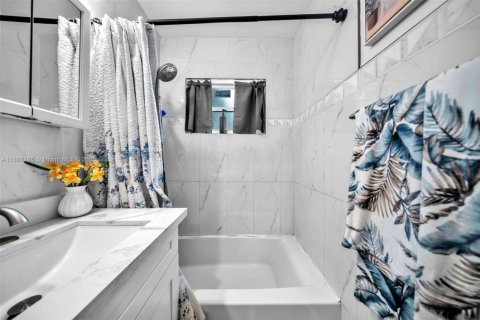 Villa ou maison à vendre à Miami Gardens, Floride: 3 chambres, 138.98 m2 № 1933137 - photo 10