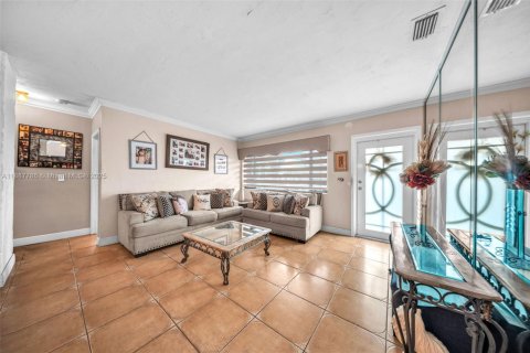 Villa ou maison à vendre à Miami Gardens, Floride: 3 chambres, 138.98 m2 № 1933137 - photo 5