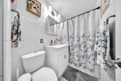 Villa ou maison à vendre à Miami Gardens, Floride: 3 chambres, 138.98 m2 № 1933137 - photo 9