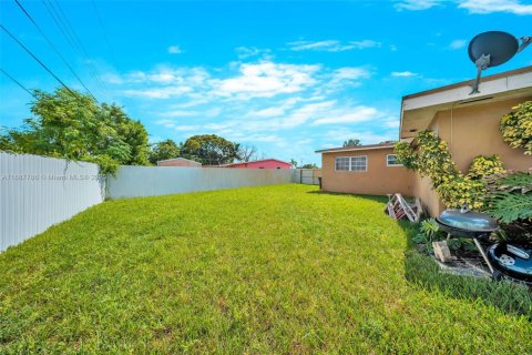Villa ou maison à vendre à Miami Gardens, Floride: 3 chambres, 138.98 m2 № 1933137 - photo 24