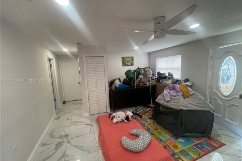 Commercial property in Hollywood, Florida 193.33 sq.m. № 2033712 - photo 2