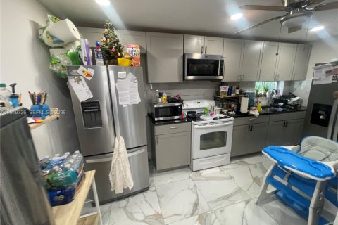 Commercial property in Hollywood, Florida 193.33 sq.m. № 2033712 - photo 3