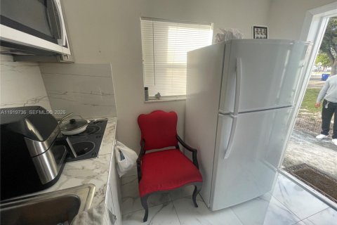 Commercial property in Hollywood, Florida 193.33 sq.m. № 2033712 - photo 9