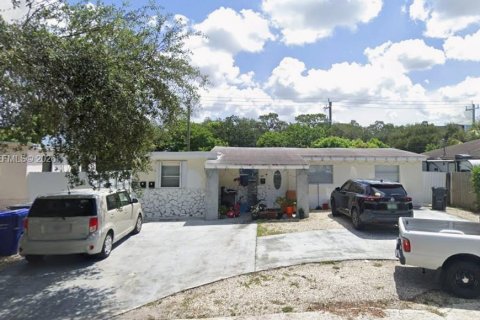 Commercial property in Hollywood, Florida 193.33 sq.m. № 2033712