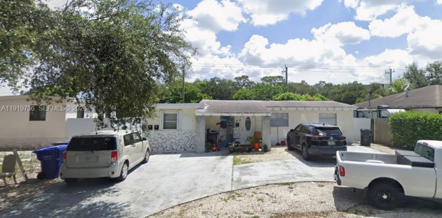 Commercial property in Hollywood, Florida 193.33 sq.m. № 2033712