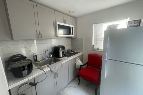 Commercial property in Hollywood, Florida 193.33 sq.m. № 2033712 - photo 10