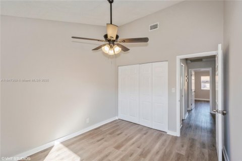 Townhouse in Plantation, Florida 3 bedrooms, 137.5 sq.m. № 1845586 - photo 11