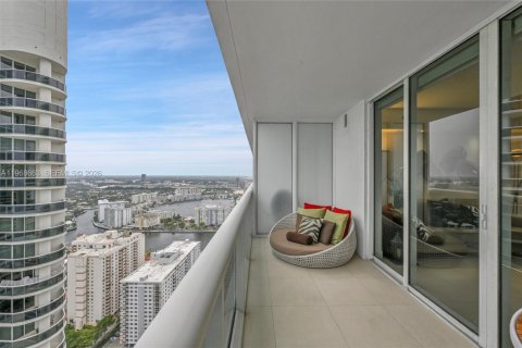 Condo in Hallandale Beach, Florida, 1 bedroom  № 2052848 - photo 10