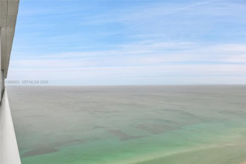 Condo in Hallandale Beach, Florida, 1 bedroom  № 2052848 - photo 11