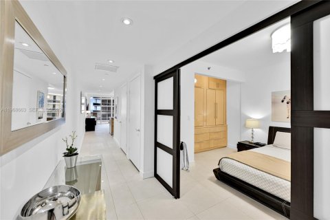 Condo in Hallandale Beach, Florida, 1 bedroom  № 2052848 - photo 2