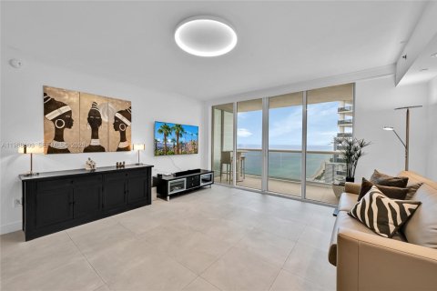 Condo in Hallandale Beach, Florida, 1 bedroom  № 2052848 - photo 6