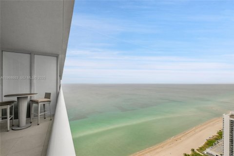 Condo in Hallandale Beach, Florida, 1 bedroom  № 2052848