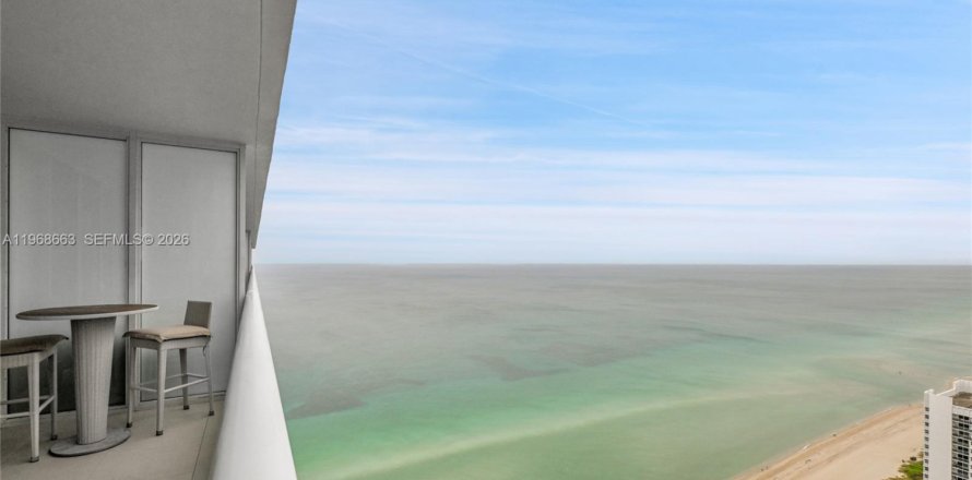 Condo in Hallandale Beach, Florida, 1 bedroom  № 2052848