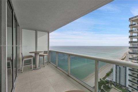 Condo in Hallandale Beach, Florida, 1 bedroom  № 2052848 - photo 9