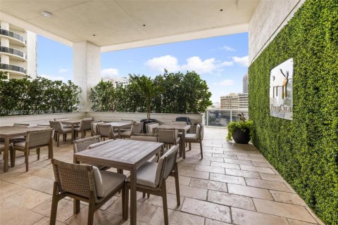 Condo in Hallandale Beach, Florida, 1 bedroom  № 2052848 - photo 27