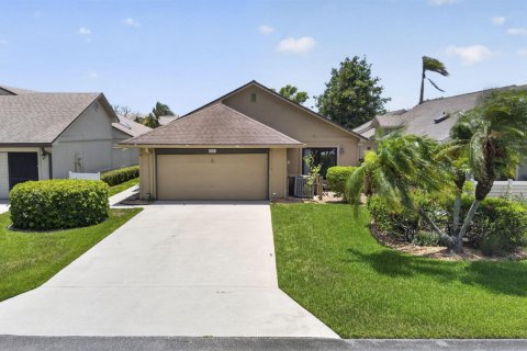 House in Hobe Sound, Florida 3 bedrooms, 167.22 sq.m. № 2245781 - photo 5
