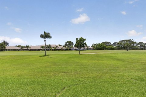 House in Hobe Sound, Florida 3 bedrooms, 167.22 sq.m. № 2245781 - photo 3