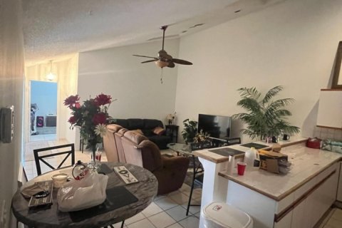 Propiedad comercial en alquiler en Wellington, Florida, 2 dormitorios, 97.92 m2 № 1141153 - foto 1