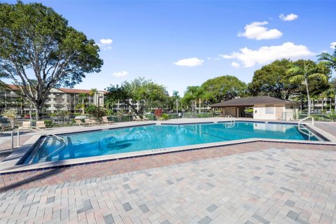 Купить кондоминиум в Пемброк-Пайнс, Флорида 1 спальня, 91.6м2, № 2000479 - фото 17