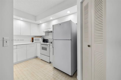 Купить кондоминиум в Пемброк-Пайнс, Флорида 1 спальня, 91.6м2, № 2000479 - фото 12