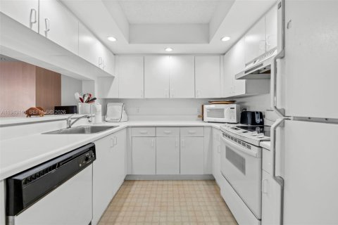 Купить кондоминиум в Пемброк-Пайнс, Флорида 1 спальня, 91.6м2, № 2000479 - фото 13