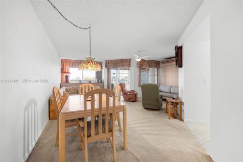 Купить кондоминиум в Пемброк-Пайнс, Флорида 1 спальня, 91.6м2, № 2000479 - фото 11