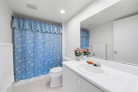 Купить кондоминиум в Пемброк-Пайнс, Флорида 1 спальня, 91.6м2, № 2000479 - фото 4