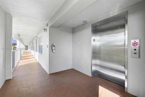 Купить кондоминиум в Пемброк-Пайнс, Флорида 1 спальня, 91.6м2, № 2000479 - фото 15