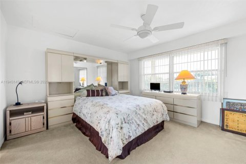 Купить кондоминиум в Пемброк-Пайнс, Флорида 1 спальня, 91.6м2, № 2000479 - фото 2