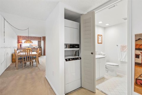 Купить кондоминиум в Пемброк-Пайнс, Флорида 1 спальня, 91.6м2, № 2000479 - фото 14