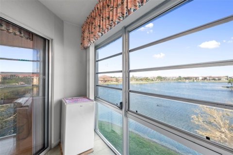 Купить кондоминиум в Пемброк-Пайнс, Флорида 1 спальня, 91.6м2, № 2000479 - фото 9