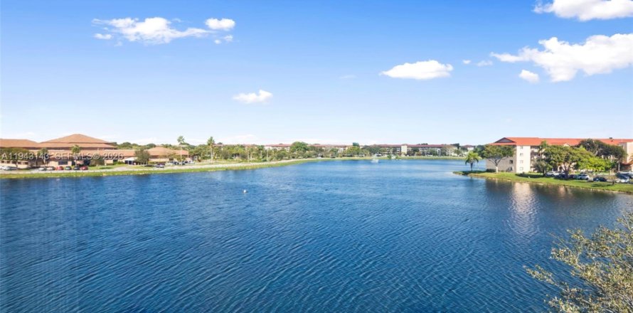 Кондоминиум с 1 спальней в Пемброк-Пайнс, Флорида № 2000479