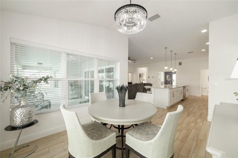 House in Oxford, Florida 4 bedrooms, 186.08 sq.m. № 1884897 - photo 13