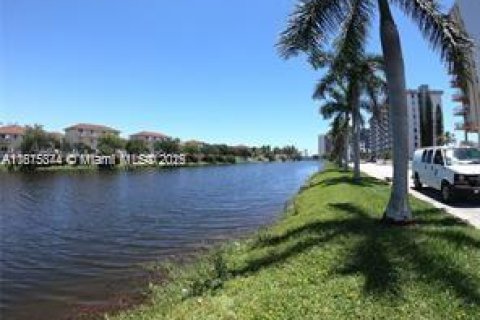 Condo à North Miami Beach, Floride, 1 chambre  № 1978914