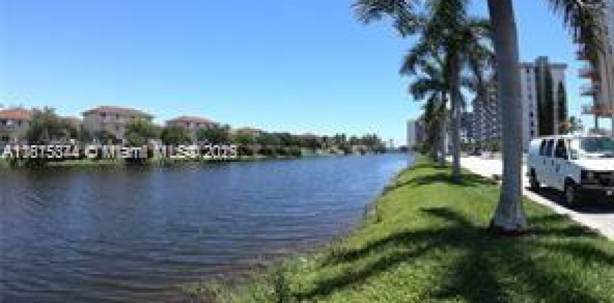 Condo à North Miami Beach, Floride, 1 chambre  № 1978914