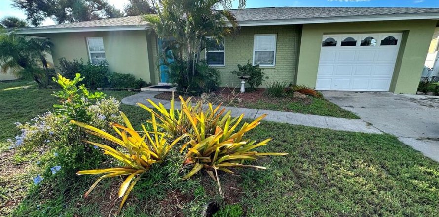 Villa ou maison à Port Charlotte, Floride 3 chambres, 111.76 m2 № 2437374