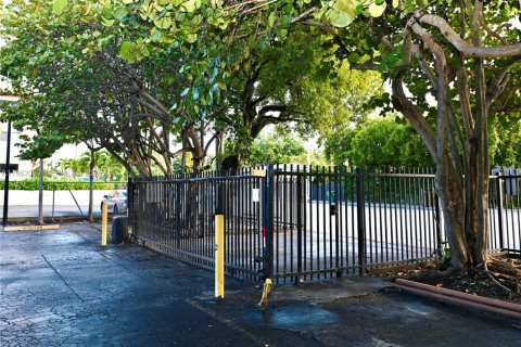 Снять в аренду кондоминиум в Майами, Флорида 2 спальни, 90.12м2, № 2045536 - фото 11