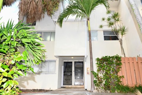 Кондоминиум с 2 спальнями в Майами, Флорида № 2045536