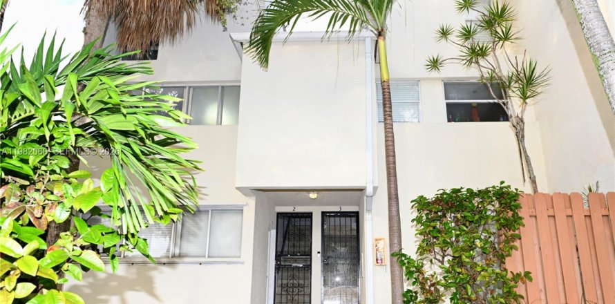 Кондоминиум с 2 спальнями в Майами, Флорида № 2045536