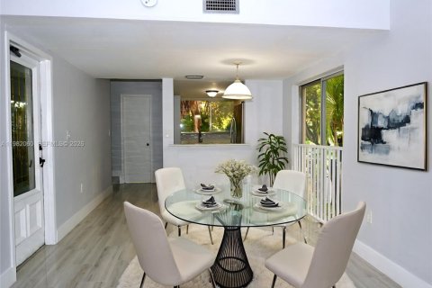 Снять в аренду кондоминиум в Майами, Флорида 2 спальни, 90.12м2, № 2045536 - фото 4