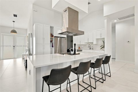 House in Port St. Lucie, Florida 4 bedrooms, 210.33 sq.m. № 2421264 - photo 18