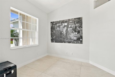 House in Port St. Lucie, Florida 4 bedrooms, 210.33 sq.m. № 2421264 - photo 10