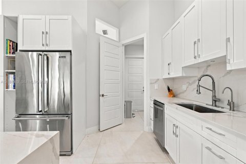House in Port St. Lucie, Florida 4 bedrooms, 210.33 sq.m. № 2421264 - photo 24
