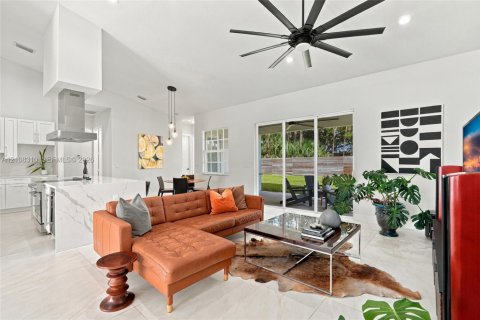 House in Port St. Lucie, Florida 4 bedrooms, 210.33 sq.m. № 2421264 - photo 13