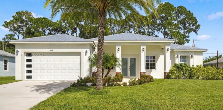 House in Port St. Lucie, Florida 4 bedrooms, 210.33 sq.m. № 2421264