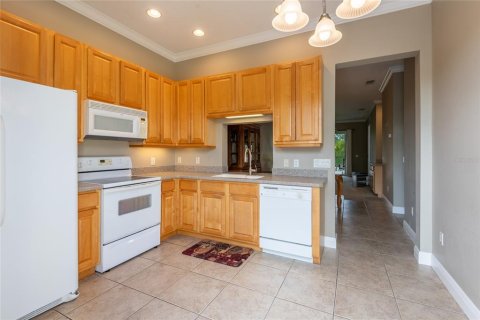 Condo in Land O' Lakes, Florida, 2 bedrooms  № 1658179 - photo 8
