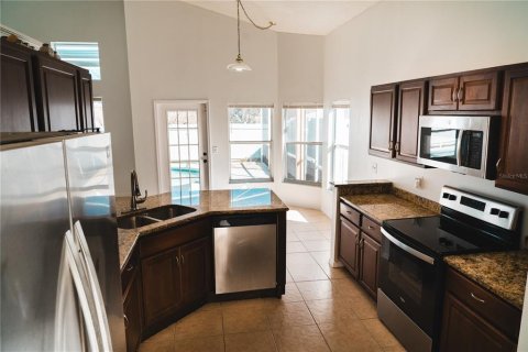 House in Davenport, Florida 5 bedrooms, 210.8 sq.m. № 940118 - photo 3