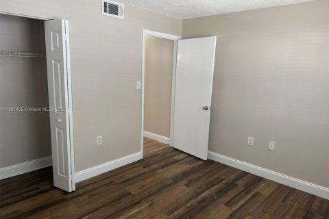 Condominio en alquiler en Miramar, Florida, 2 dormitorios, 92.9 m2 № 1953171 - foto 17